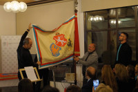 /album/155-vyroci-sveceni-praporu-lumira/061125-prapor-rozvinuti-jpg/